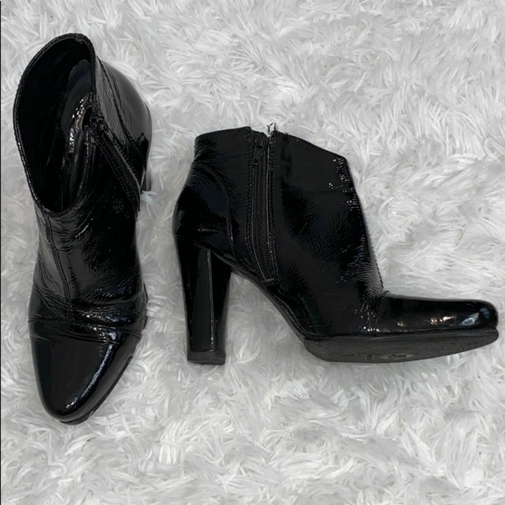 Pour la Victoire patent leather heel ankle bootie
